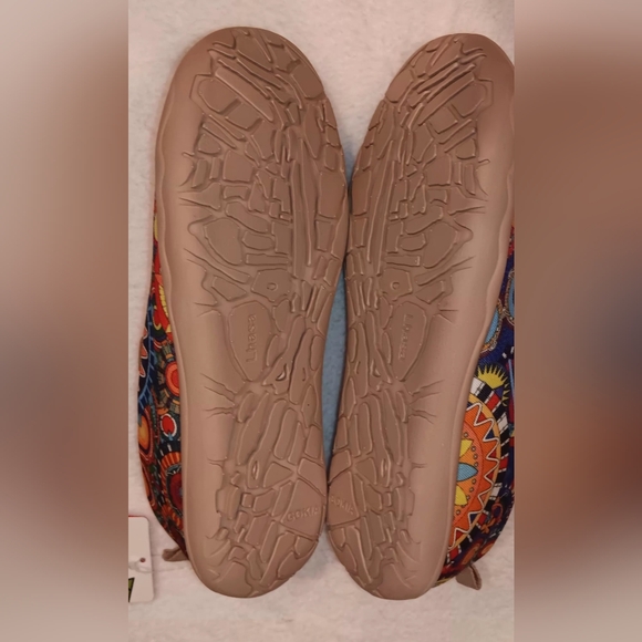 GOKIA Colorful Geometric Slip-On Shoes - Picture 5 of 6